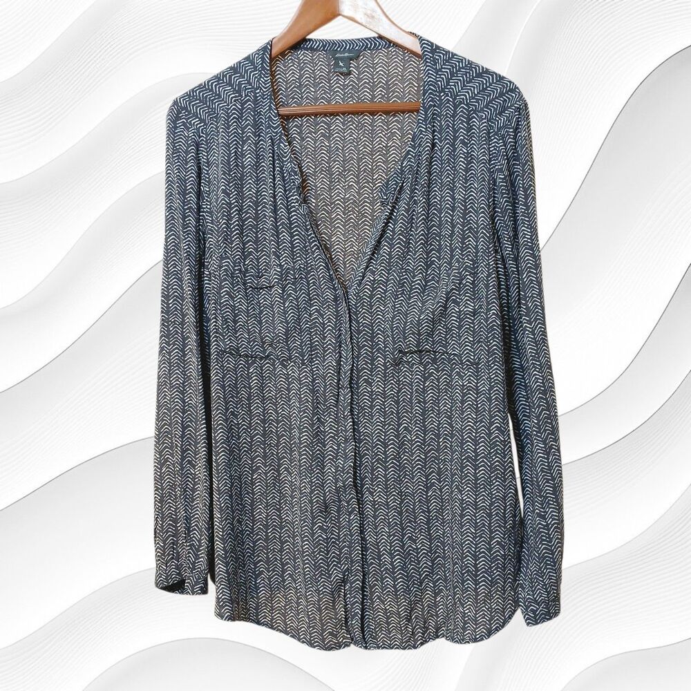 Eddie Bower Women V-Neck Button Front Blouse, Size XL. Gray Geometric Print GUC - Picture 2 of 5
